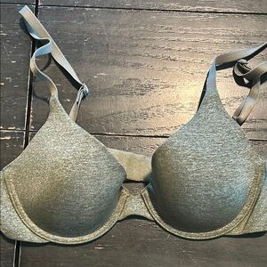 Victoria's Secret Green T-Shirt Bra with Seamless Molded Cups